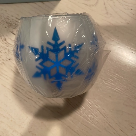 Party Lite snowflake tea light holder - Picture 3 of 5
